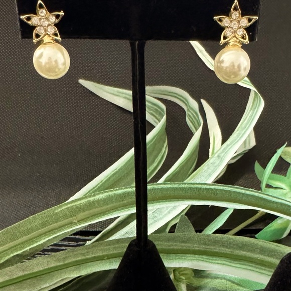 Earring with pearl & studded zirconia! - Picture 2 of 2